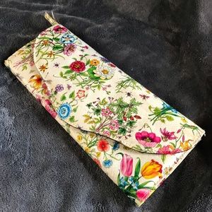 Floral Vegan Snakeskin Clutch - Detailed Print! 🐞